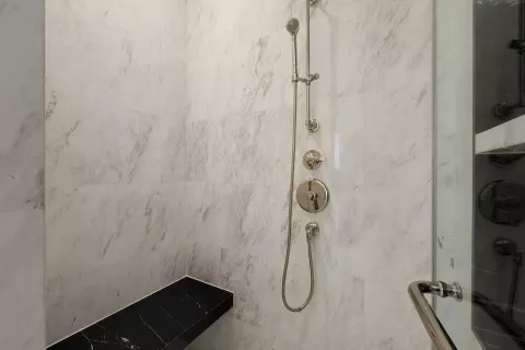 Кондоминиум с 2 спальнями в Кхлонг Сане, Бангкок, Таиланд № 137691 - фото 15