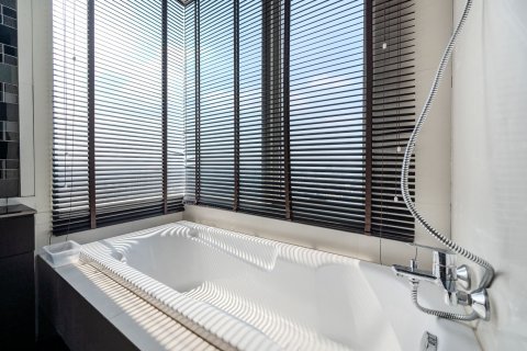 Кондоминиум с 3 спальнями в Кхлонг Сане, Бангкок, Таиланд № 137809 - фото 6