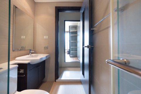 Кондоминиум с 3 спальнями в Кхлонг Сане, Бангкок, Таиланд № 137809 - фото 28