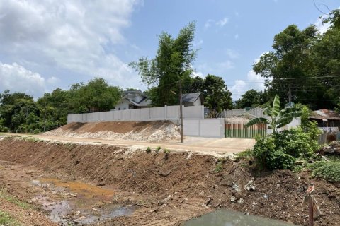 House in Uttaradit, Thailand 7 bedrooms № 168990 - photo 2