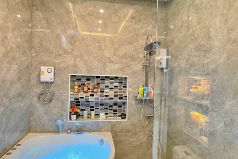 House in Uttaradit, Thailand 7 bedrooms № 168990 - photo 3