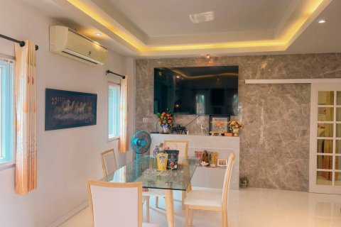 House in Uttaradit, Thailand 7 bedrooms № 168990 - photo 12