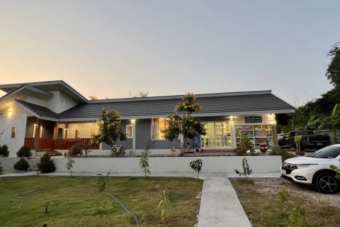 House in Uttaradit, Thailand 7 bedrooms № 168990