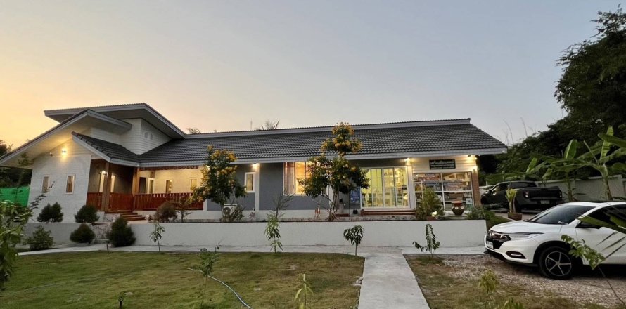 House in Uttaradit, Thailand 7 bedrooms № 168990