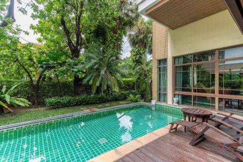 Haus in Phra Khanong, Bangkok, Thailand 5 Schlafzimmer № 214252 - Foto 3