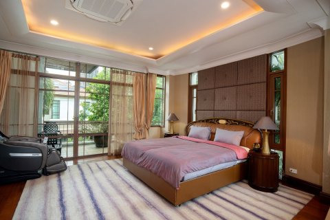 Haus in Phra Khanong, Bangkok, Thailand 5 Schlafzimmer № 214252 - Foto 11
