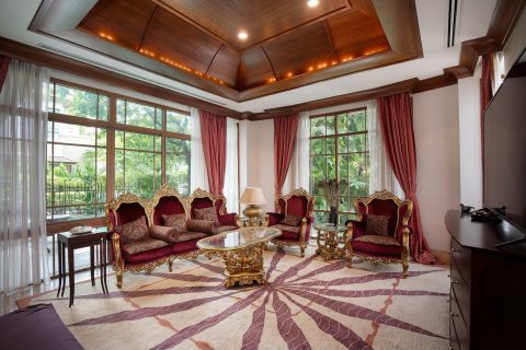 Haus in Phra Khanong, Bangkok, Thailand 5 Schlafzimmer № 214252 - Foto 4