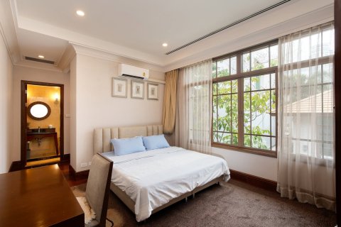 Haus in Phra Khanong, Bangkok, Thailand 5 Schlafzimmer № 214252 - Foto 16