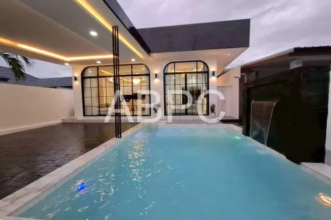Casa de 3 dormitorios en Pattaya, Tailandia № 211705 - foto 10