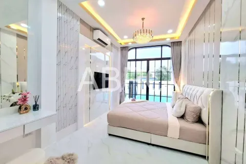 Casa de 3 dormitorios en Pattaya, Tailandia № 211705 - foto 7