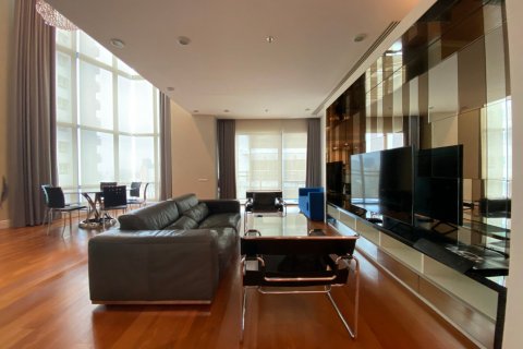 Condo in Watthana, Bangkok, Thailand, 3 bedrooms  № 134080 - photo 1