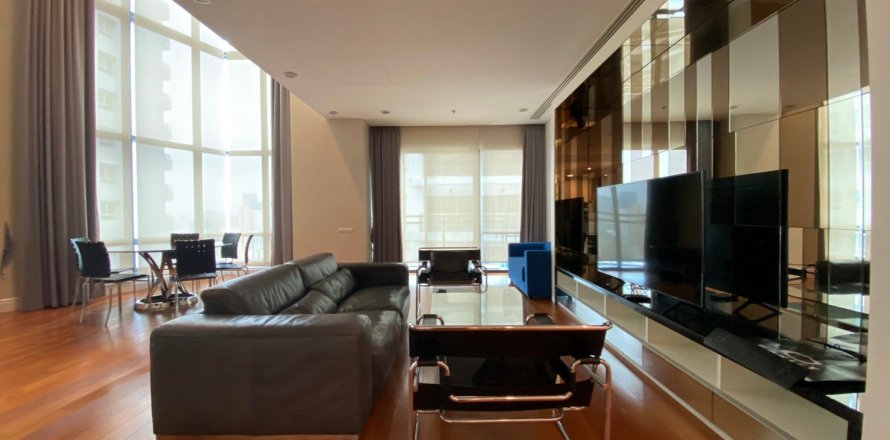 Condo in Watthana, Bangkok, Thailand, 3 bedrooms  № 134080