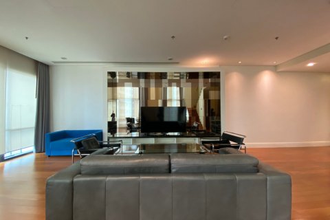 Condo in Watthana, Bangkok, Thailand, 3 bedrooms  № 134080 - photo 3