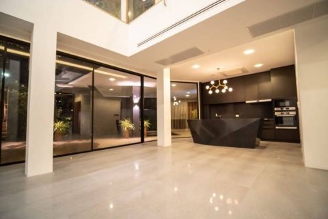 Вилла в Пхракханонге, Бангкок, Таиланд с 5 спальнями  № 134079 - фото 5