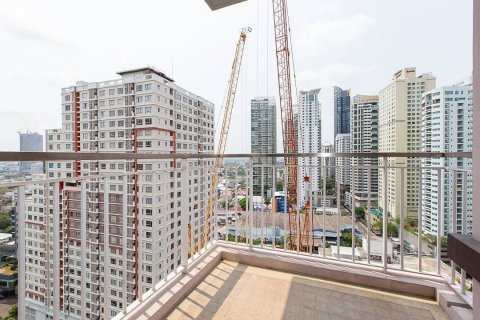 Condo in Watthana, Bangkok, Thailand, 2 bedrooms  № 134084 - photo 6