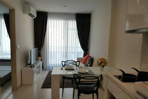 Studio dans le Condo à Khlong Toei, Bangkok, Thaïlande № 145582 - photo 1