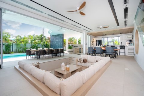 Villa in Phuket, Thailand 5 bedrooms № 145580 - photo 2