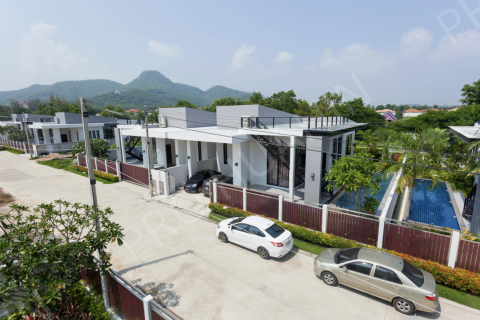 Villa in Hua Hin, Thailand 3 bedrooms № 194809 - photo 2