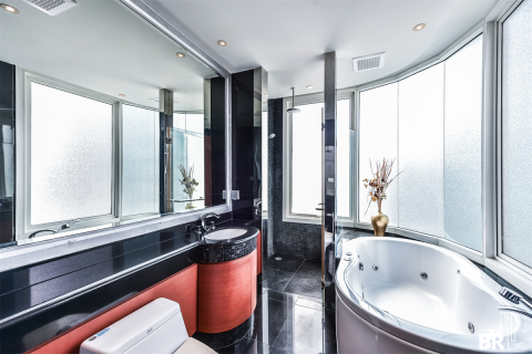 Condo in Bangkok, Thailand, 2 bedrooms № 184624 - photo 10