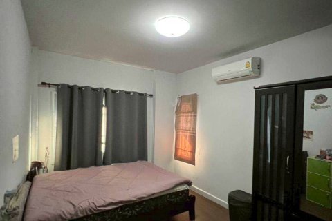 House in Pathum Thani, Thailand 3 bedrooms № 154057 - photo 9