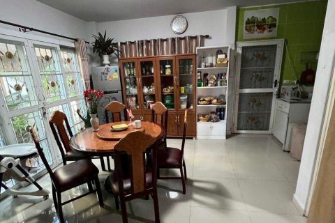 House in Pathum Thani, Thailand 3 bedrooms № 154057 - photo 3