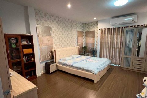 House in Pathum Thani, Thailand 3 bedrooms № 154057 - photo 6