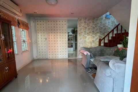 House in Pathum Thani, Thailand 3 bedrooms № 154057 - photo 2
