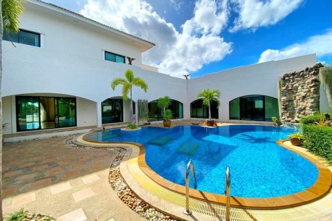 House in Pattaya, Thailand 6 bedrooms № 223081