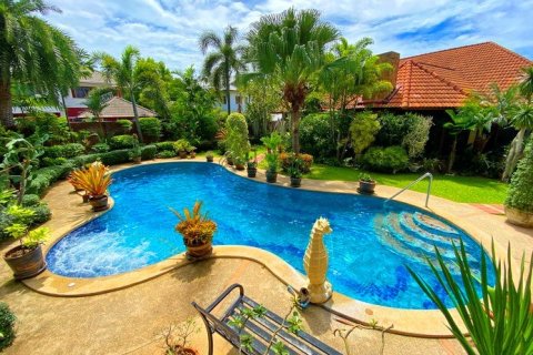 House in Pattaya, Thailand 4 bedrooms № 223084