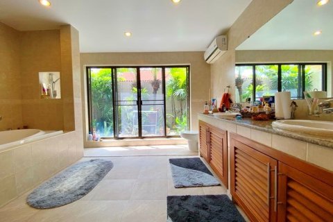 Haus in Pattaya, Thailand 4 Schlafzimmer № 223084 - Foto 11