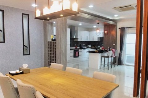 Haus in Pattaya, Thailand 4 Schlafzimmer № 223082 - Foto 4