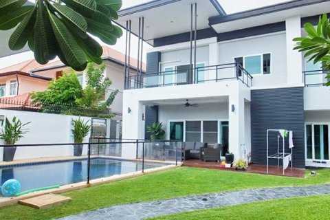 Haus in Pattaya, Thailand 4 Schlafzimmer № 223082 - Foto 1