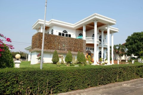 Villa in Pattaya, Thailand 6 bedrooms № 133945 - photo 2