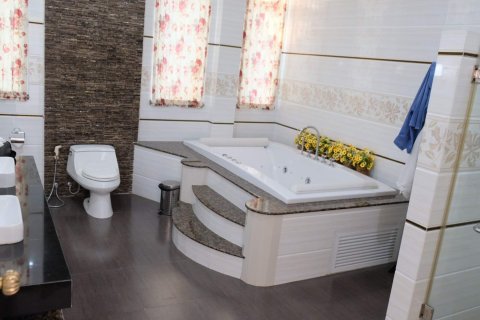 Villa in Pattaya, Thailand 6 bedrooms № 133945 - photo 13