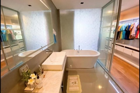 Condo in Bang Rak, Bangkok, Thailand, 2 bedrooms  № 133942 - photo 7