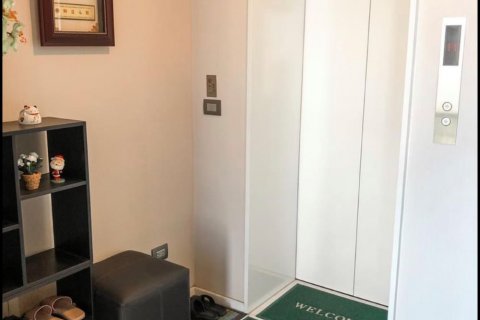 Condo in Bang Rak, Bangkok, Thailand, 2 bedrooms  № 133942 - photo 4