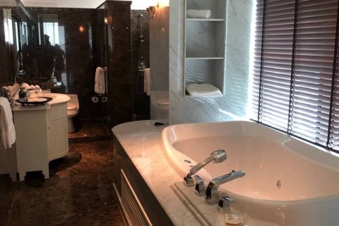 Condo in Pathum Wan, Bangkok, Thailand, 4 bedrooms  № 163373 - photo 8