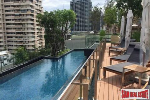 Apartment in Bangkok, Thailand 3 bedrooms № 192967