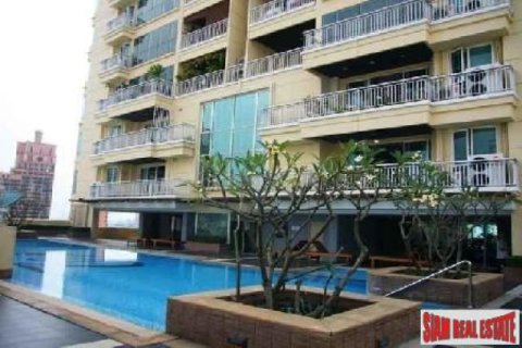 Apartment in Bangkok, Thailand 3 bedrooms № 192968