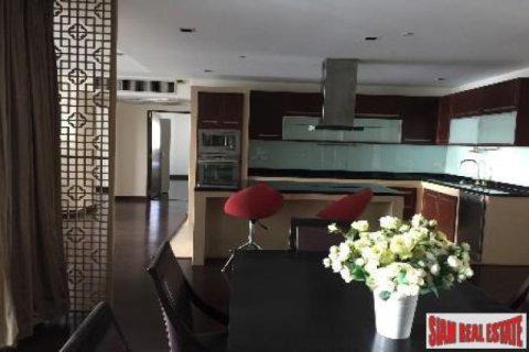 Apartment in Bangkok, Thailand 3 bedrooms № 192964 - photo 3