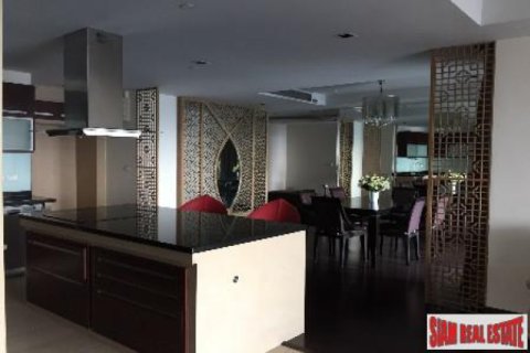 Apartment in Bangkok, Thailand 3 bedrooms № 192964 - photo 5