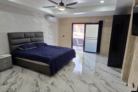 House in Pattaya, Thailand 3 bedrooms № 192717 - photo 17