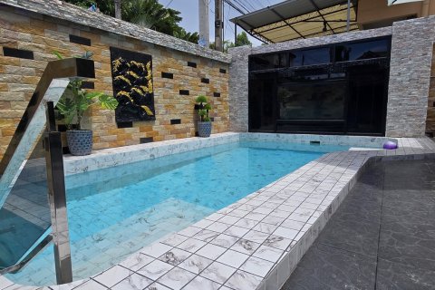 House in Pattaya, Thailand 3 bedrooms № 192717