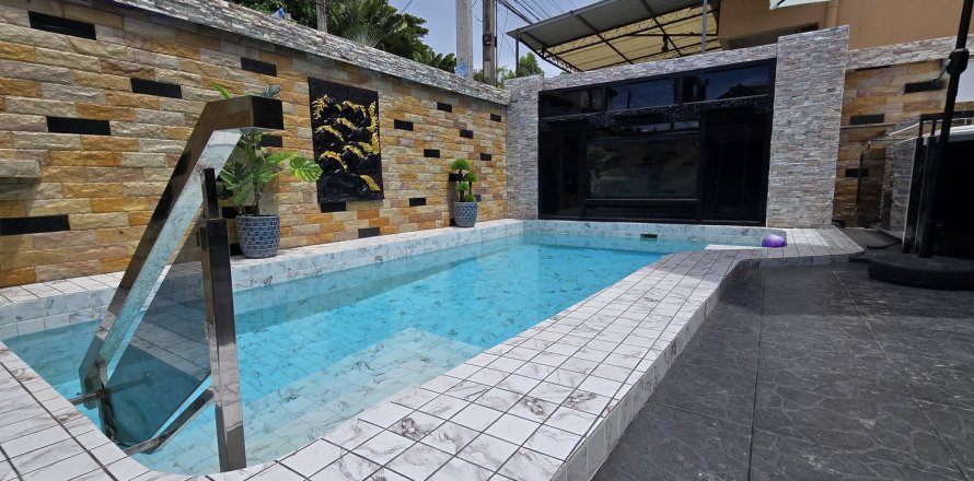 House in Pattaya, Thailand 3 bedrooms № 192717