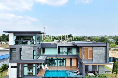 House in Pattaya, Thailand 4 bedrooms № 198148