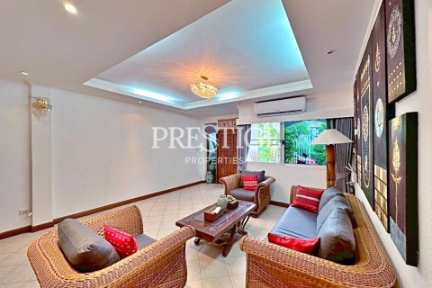 House in Pattaya, Thailand 3 bedrooms № 198150