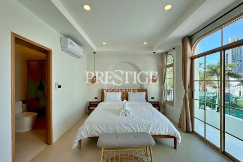 House in Pattaya, Thailand 3 bedrooms № 198145 - photo 14
