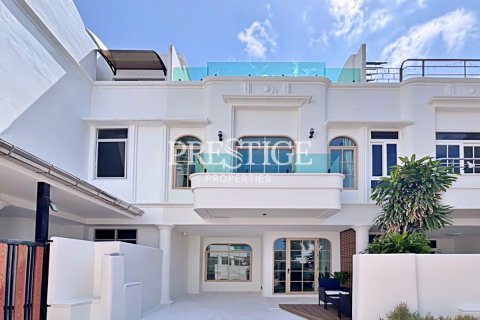 House in Pattaya, Thailand 3 bedrooms № 198145