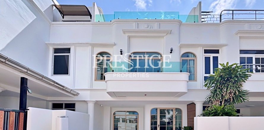 House in Pattaya, Thailand 3 bedrooms № 198145