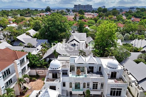 House in Pattaya, Thailand 3 bedrooms № 198145 - photo 2